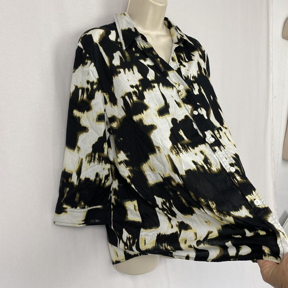 Chicos Top Size 3 Black Abstract Print Button Up Lightweight Neutral Artsy XL 1X - Picture 3 of 14